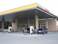 Stacja Lotos obok trasy A2